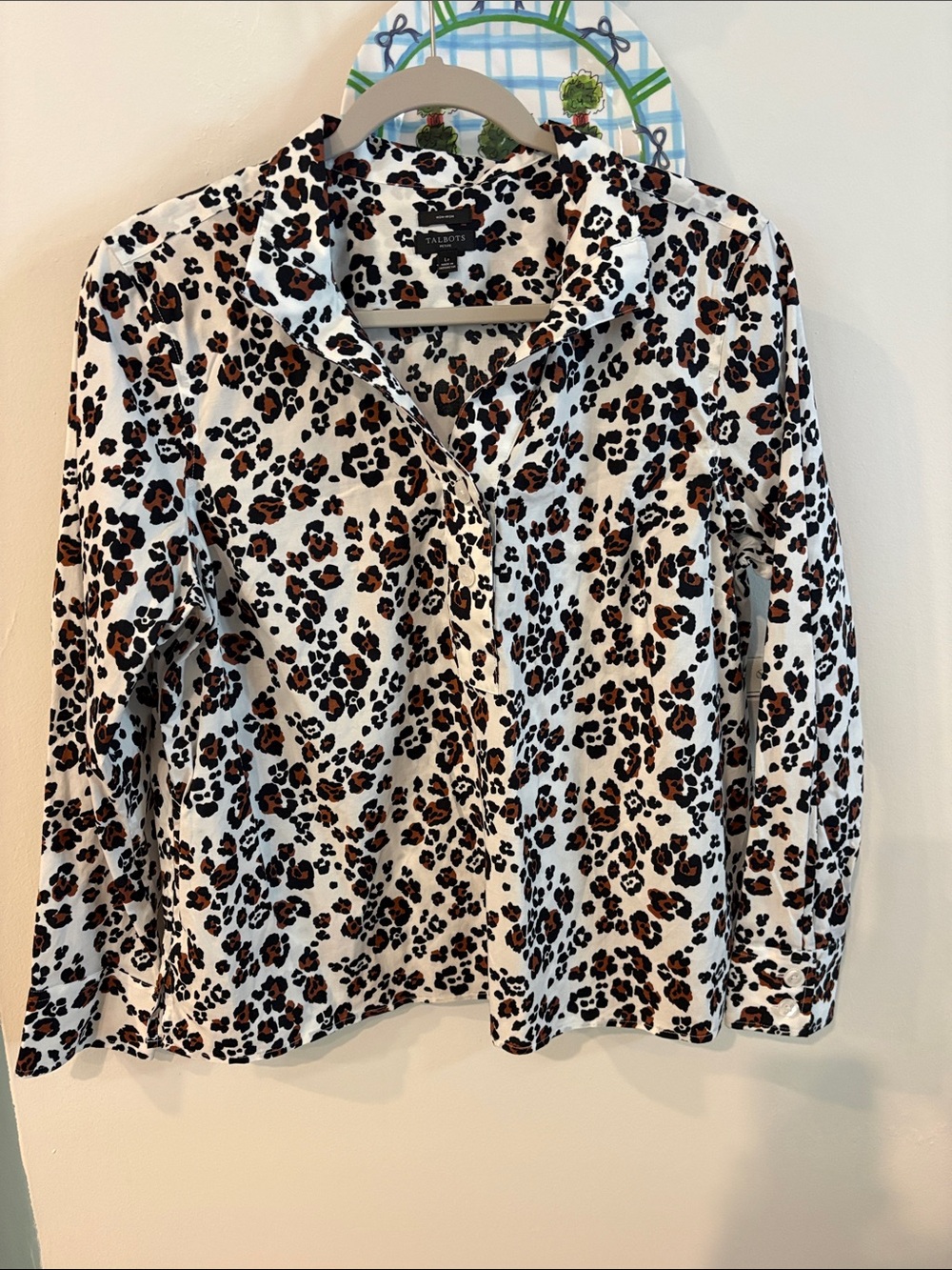 TALBOTS LONG SLEEVE ANIMAL PRINT QUARTER BUTTON BLOUSE